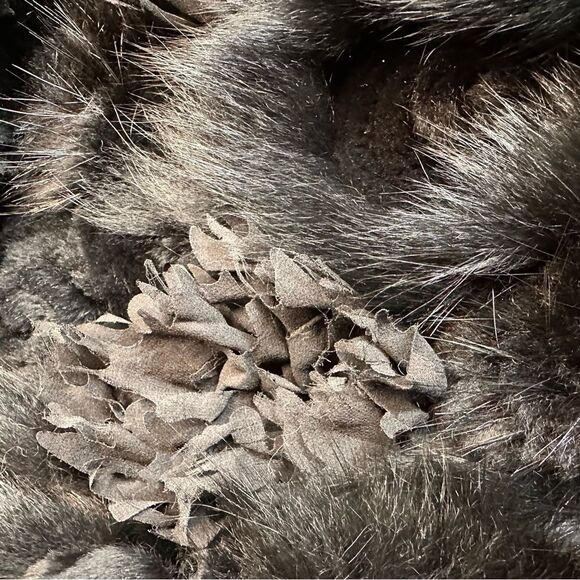 Carmen Marc Valvo Couture 2011 Black Dimensional Cashmere Knit Fur Vest - Picture 3 of 17